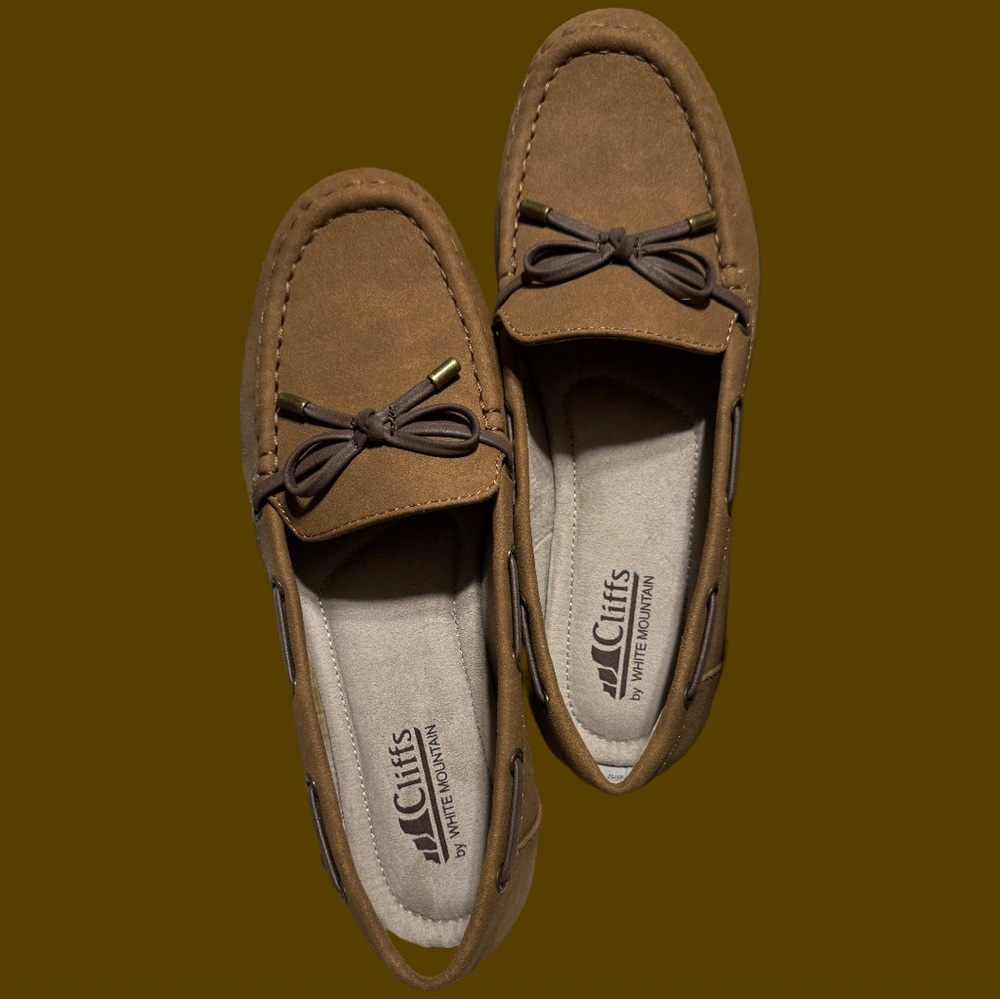 Cliffs Women’s tan/nubuck DEMI loafers size 6